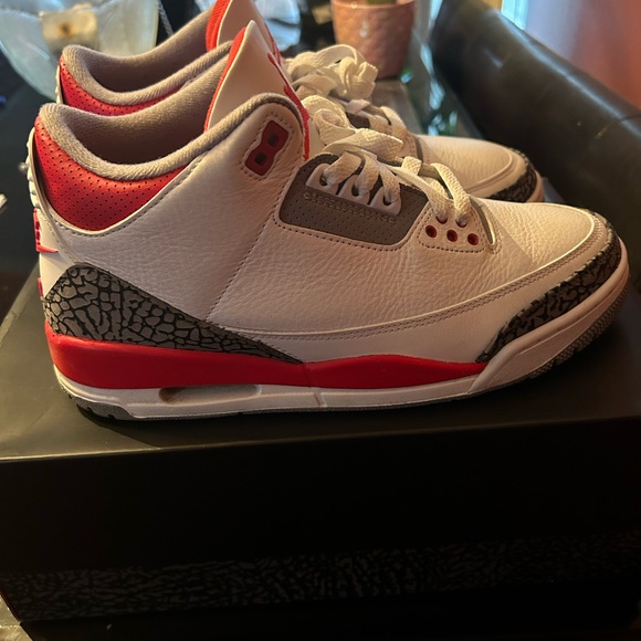Air Jordan Retro 3 Fire Red - Picture 2 of 5